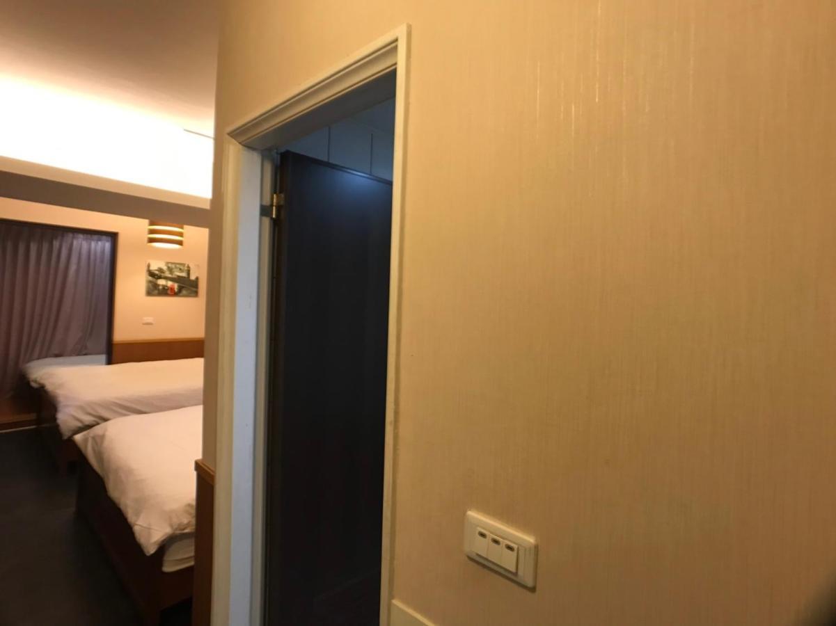 Love Feng Jia Apartment Hotel Taichung Luaran gambar